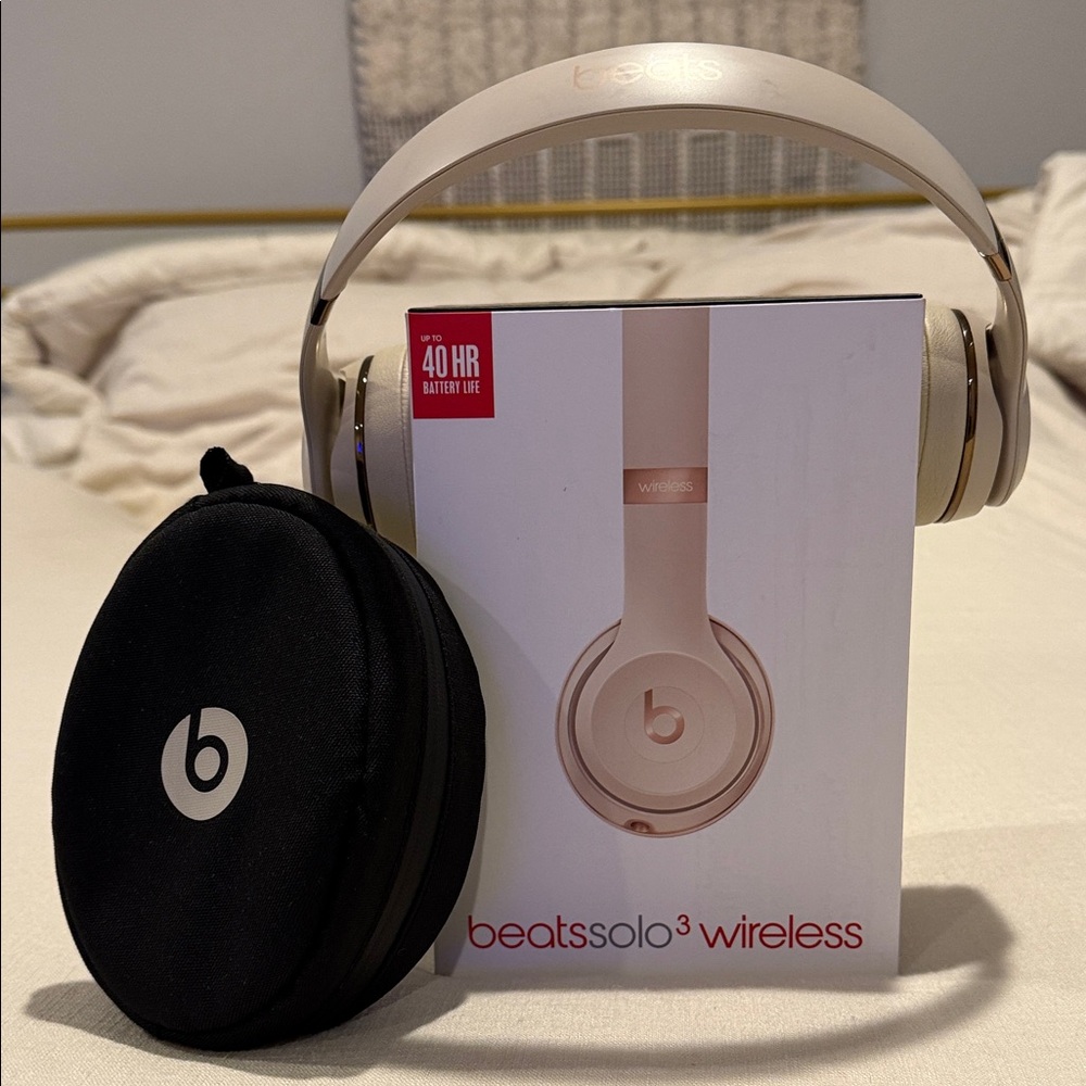 Beats Solo3 Wireless Headphones - Rose Gold